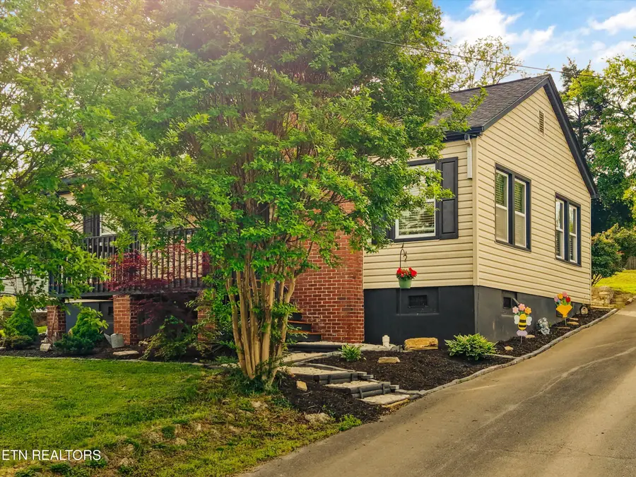 2704 Forestdale Ave, Knoxville, TN 37917 - #3