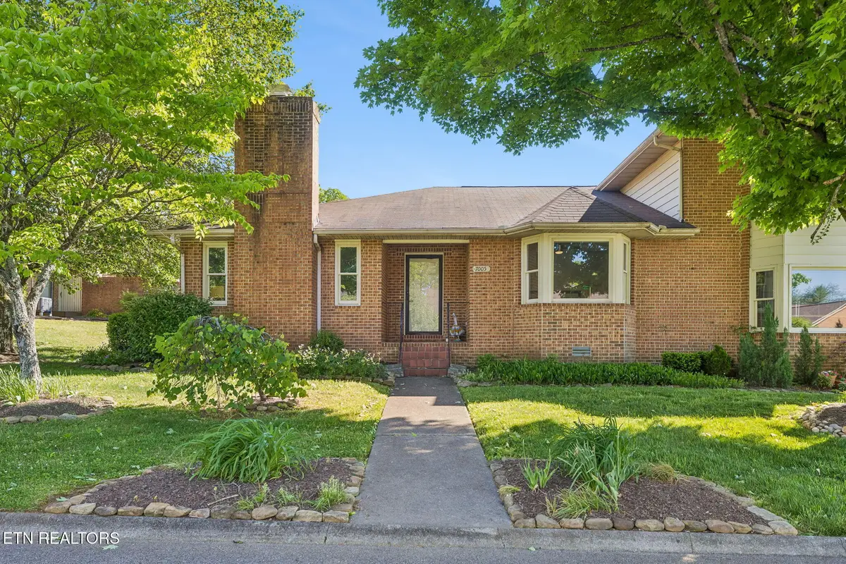 7005 Hunters Tr, Knoxville, TN 37921 - #1