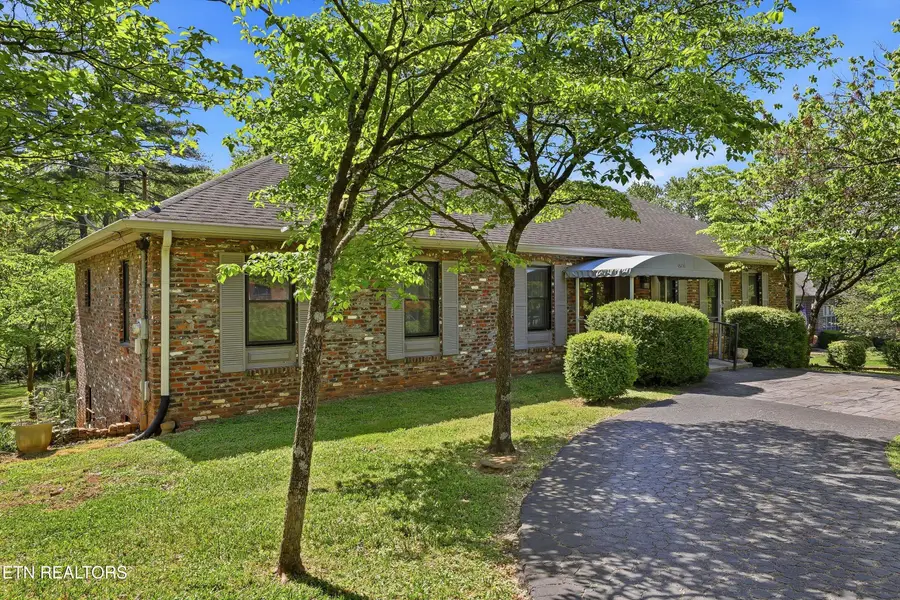 9500 Briarwood Drive, Knoxville, TN 37923 - #3