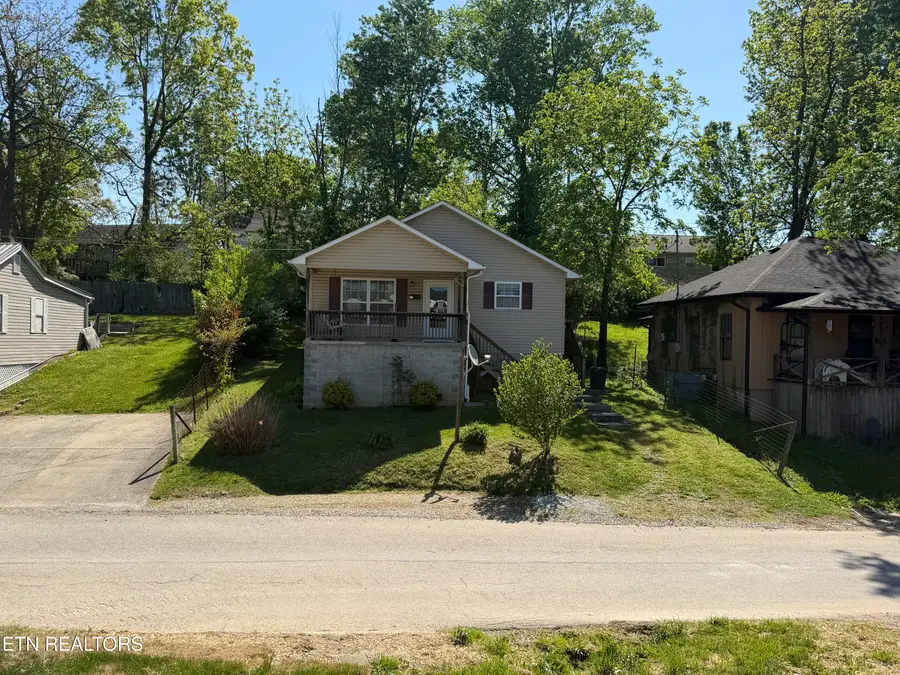 216 N Cross St, Oneida, TN 37841 - #2