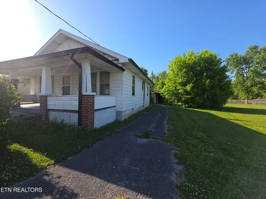 1009 E Cumberland Ave, Middlesboro, KY 40965 - #3