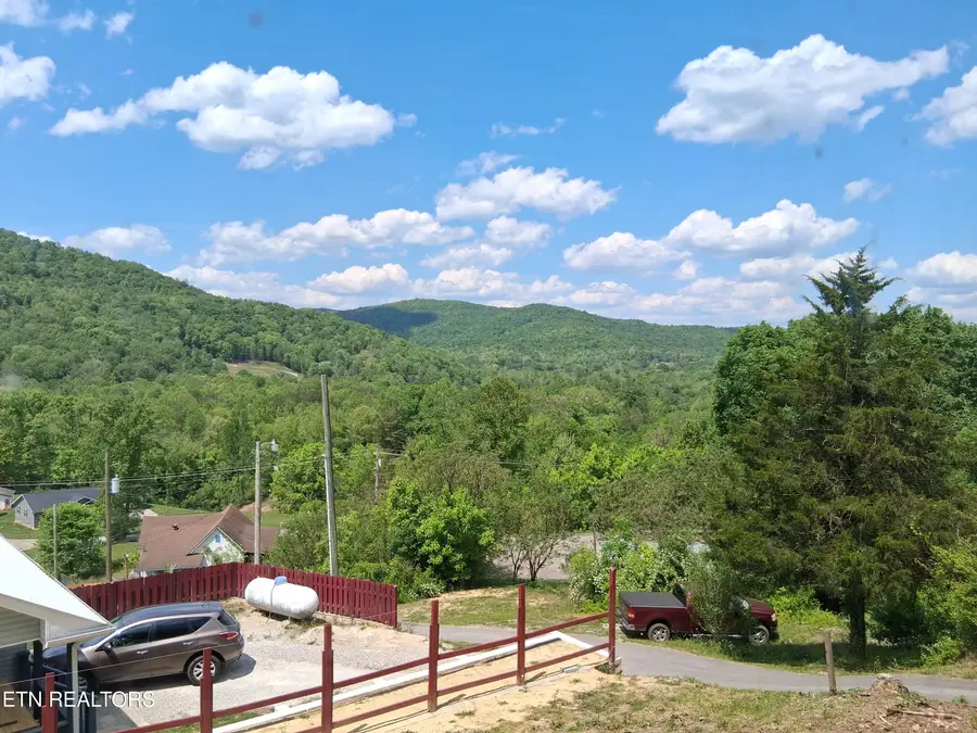 1732 Branam Hill Rd, Jellico, TN 37762 - #2