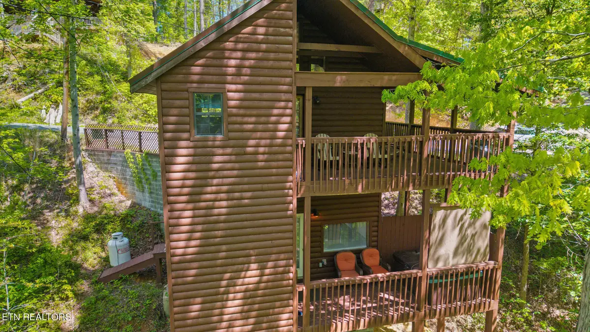 1607 S Mountain View Rd, Sevierville, TN 37876 - #1