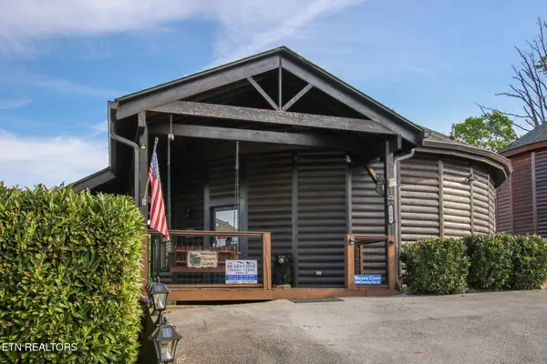 1086 Towering Oaks Drive, Sevierville, TN 37876