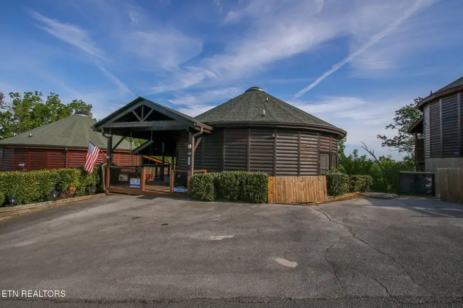 1086 Towering Oaks Drive, Sevierville, TN 37876 - #3