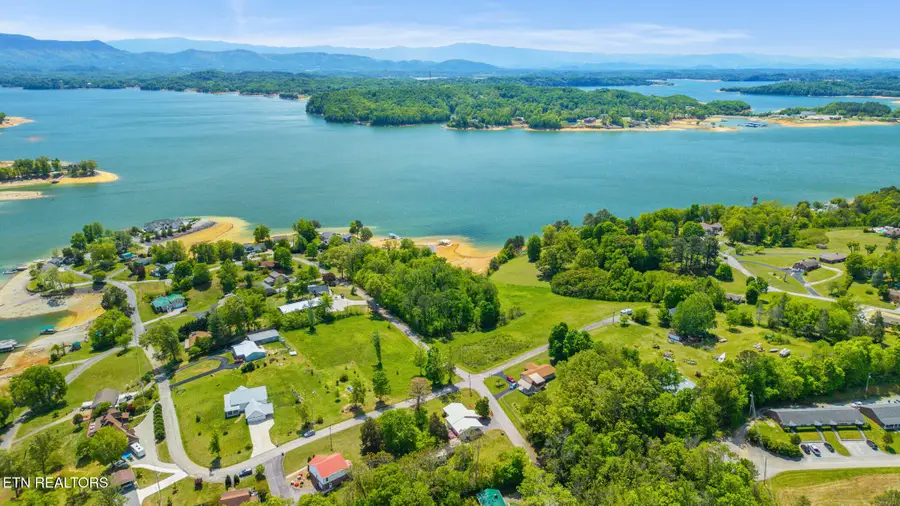 720 Garrett Rd, Dandridge, TN 37725 - #2