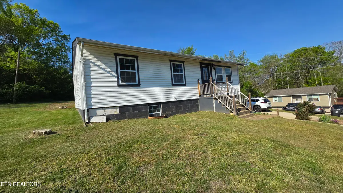 208 Riggs St, Athens, TN 37303 - #1