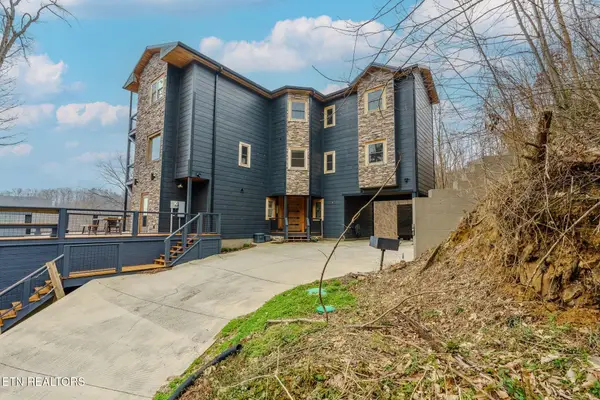 868 Cliff Branch Rd, Gatlinburg, TN 37738