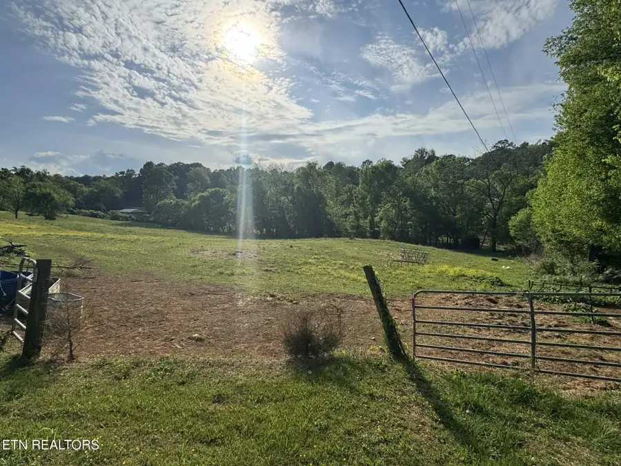644 Southard St, Tellico Plains, TN 37385 - #2