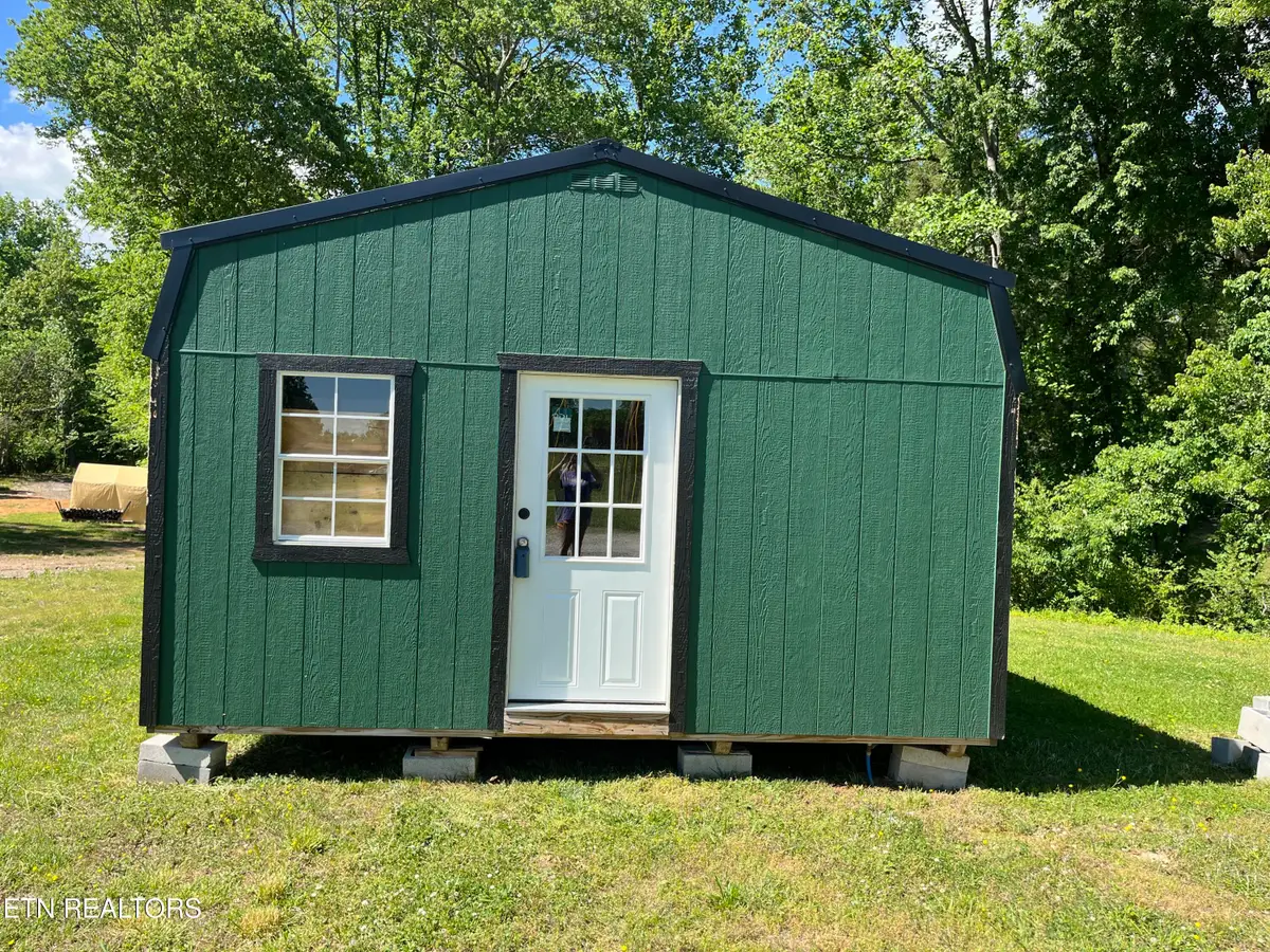 114 E C Noe Rd, Oliver Springs, TN 37840 - #1