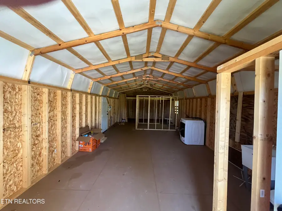 114 E C Noe Rd, Oliver Springs, TN 37840 - #2