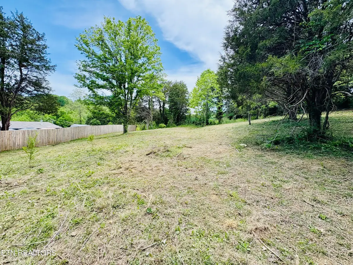 5216 Mcnutt Rd, Knoxville, TN 37920 - #1