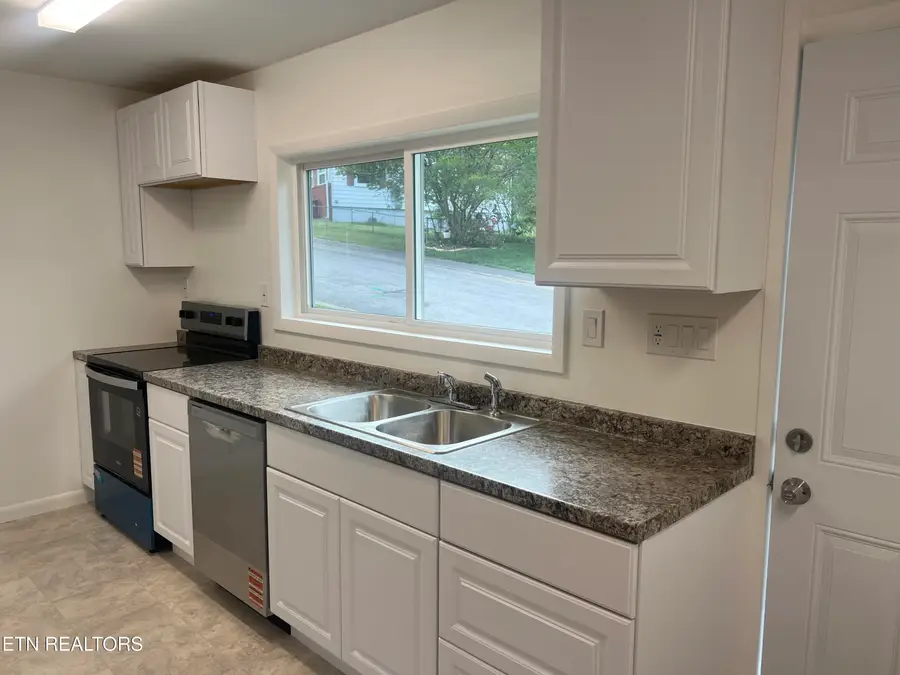 105 Porter Rd, Oak Ridge, TN 37830 - #2