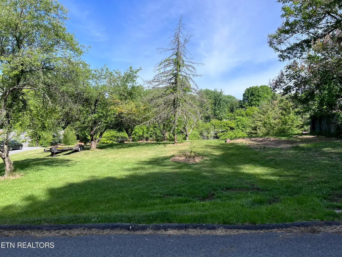 2051 Mountain View Ave, Kingsport, TN 37664 - #1