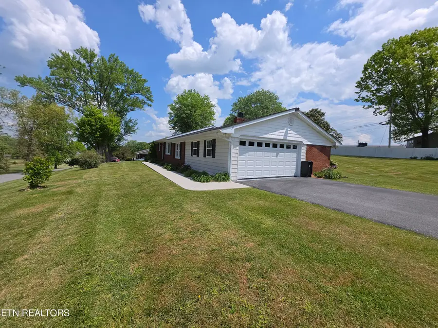 201 Coffey St, Tazewell, TN 37879 - #2