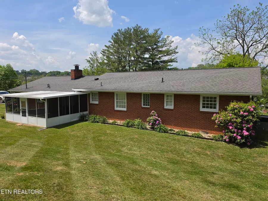 201 Coffey St, Tazewell, TN 37879 - #3