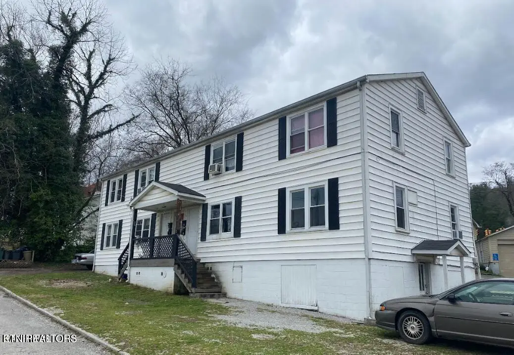 725 Chilhowee St, Harriman, TN 37748 - #1