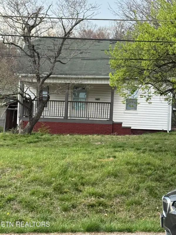 2715 White Oak Lane, Knoxville, TN 37917