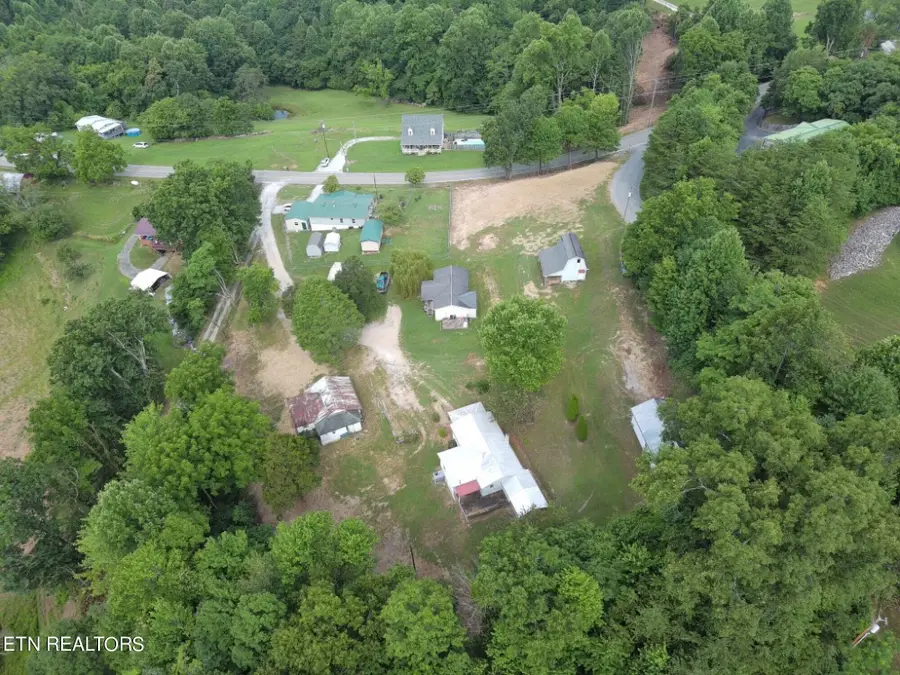 1333 Pinecrest Rd, Jacksboro, TN 37757 - #2