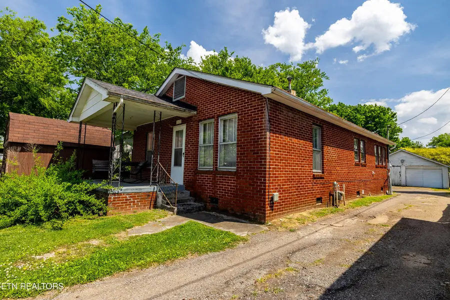 712 E Lincoln Rd, Maryville, TN 37804 - #2