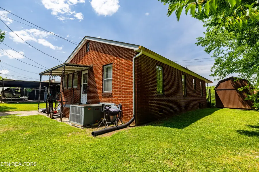 712 E Lincoln Rd, Maryville, TN 37804 - #3