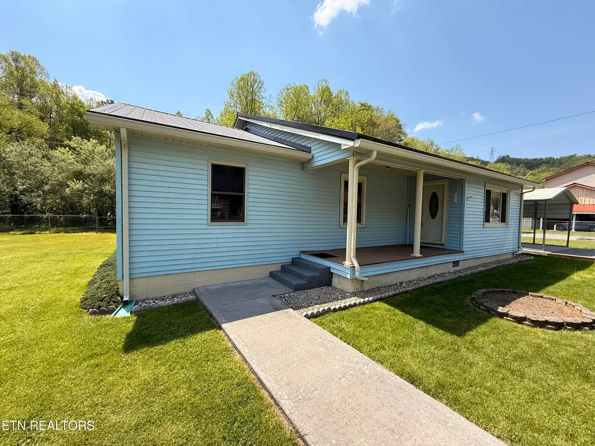 854 Oakdale St, Appalachia, VA 24216 - #1