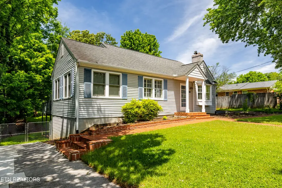 1105 Sterling Ave, Maryville, TN 37803 - #3