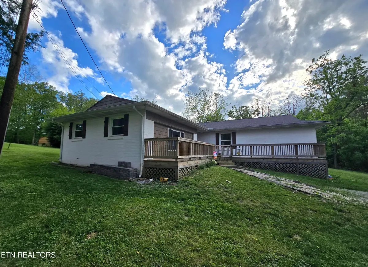 224 Parkey Rd, Ewing, VA 24248 - #1