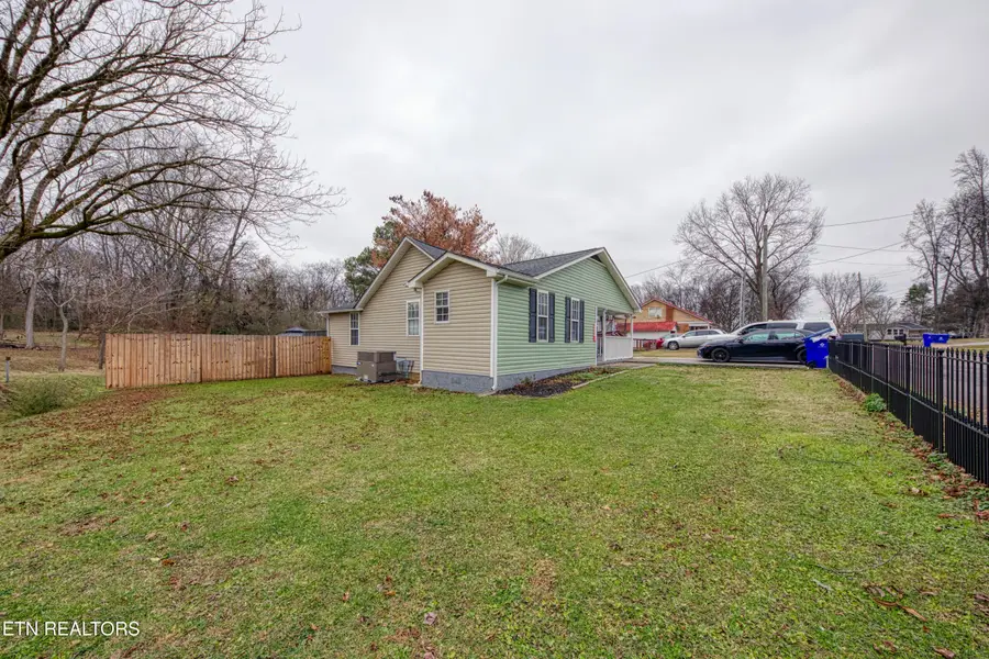 416 Mill St, Madisonville, TN 37354 - #3