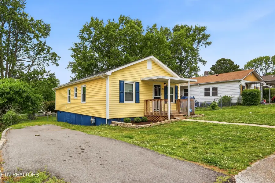 282 W Newton St, Alcoa, TN 37701 - #3