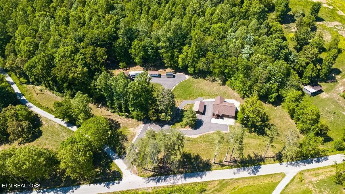 542 Whitman Hollow Rd, Lafollette, TN 37766 - #1