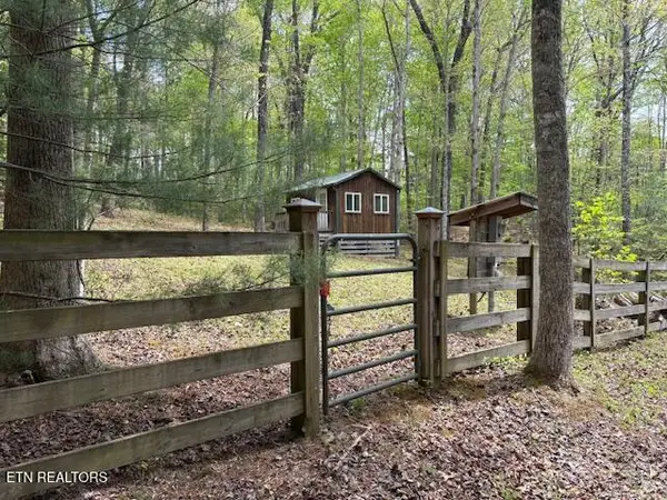500 Spruce Creek Drive, Jamestown, TN 38556