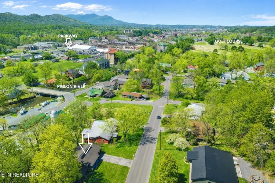 4020 Hitching Post Rd, Pigeon Forge, TN 37863 - #2