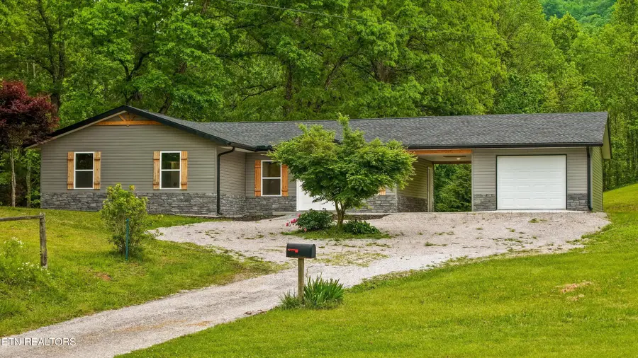 240 Fox Jones Rd, Lancing, TN 37770 - #2