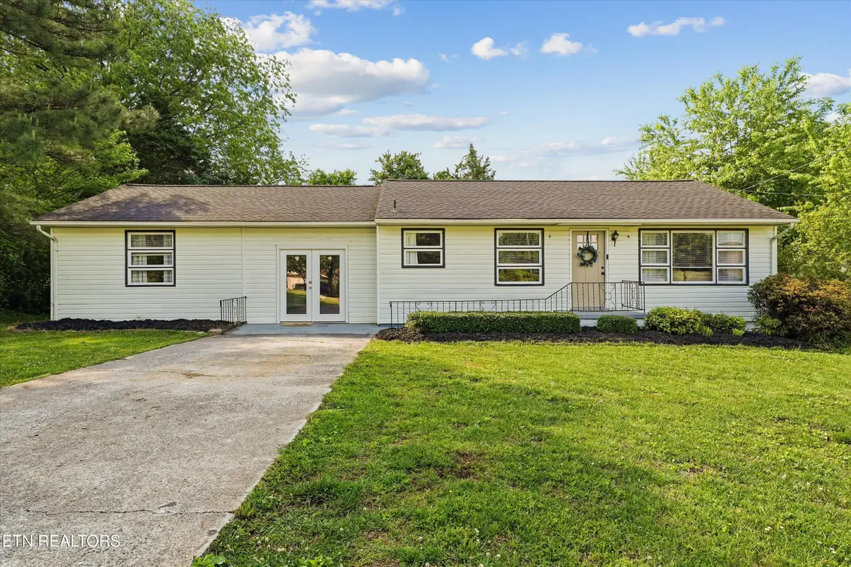 3322 Cunningham Rd, Knoxville, TN 37918 - #1