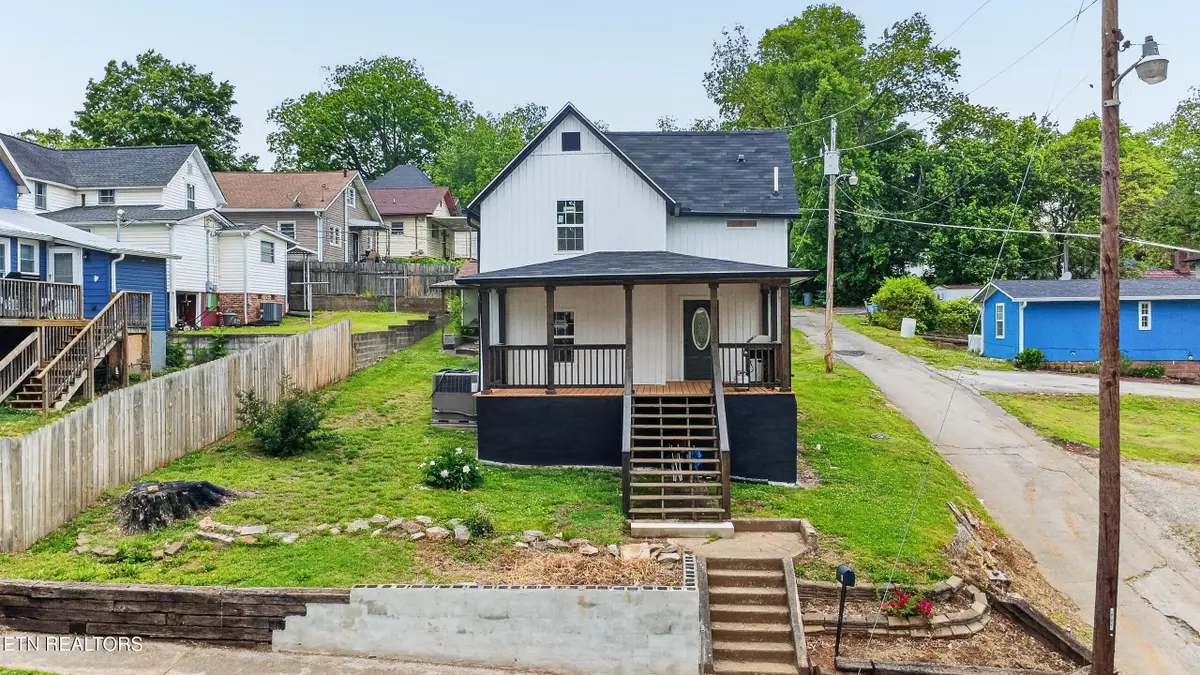 205 E 1st Ave, Lenoir City, TN 37771 - #1