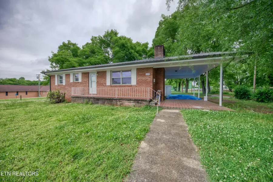 1010 W Morris St, Sweetwater, TN 37874 - #2