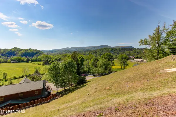1801 Stone Wood Way, Pigeon Forge, TN 37862