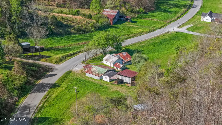 542 Back Valley Rd, Sneedville, TN 37869 - #2