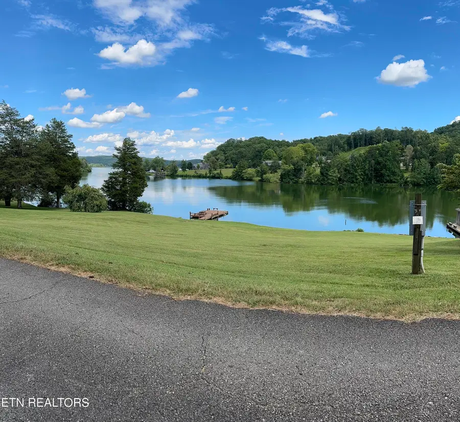 334 Chamberlain Cove Rd, Kingston, TN 37763 - #2