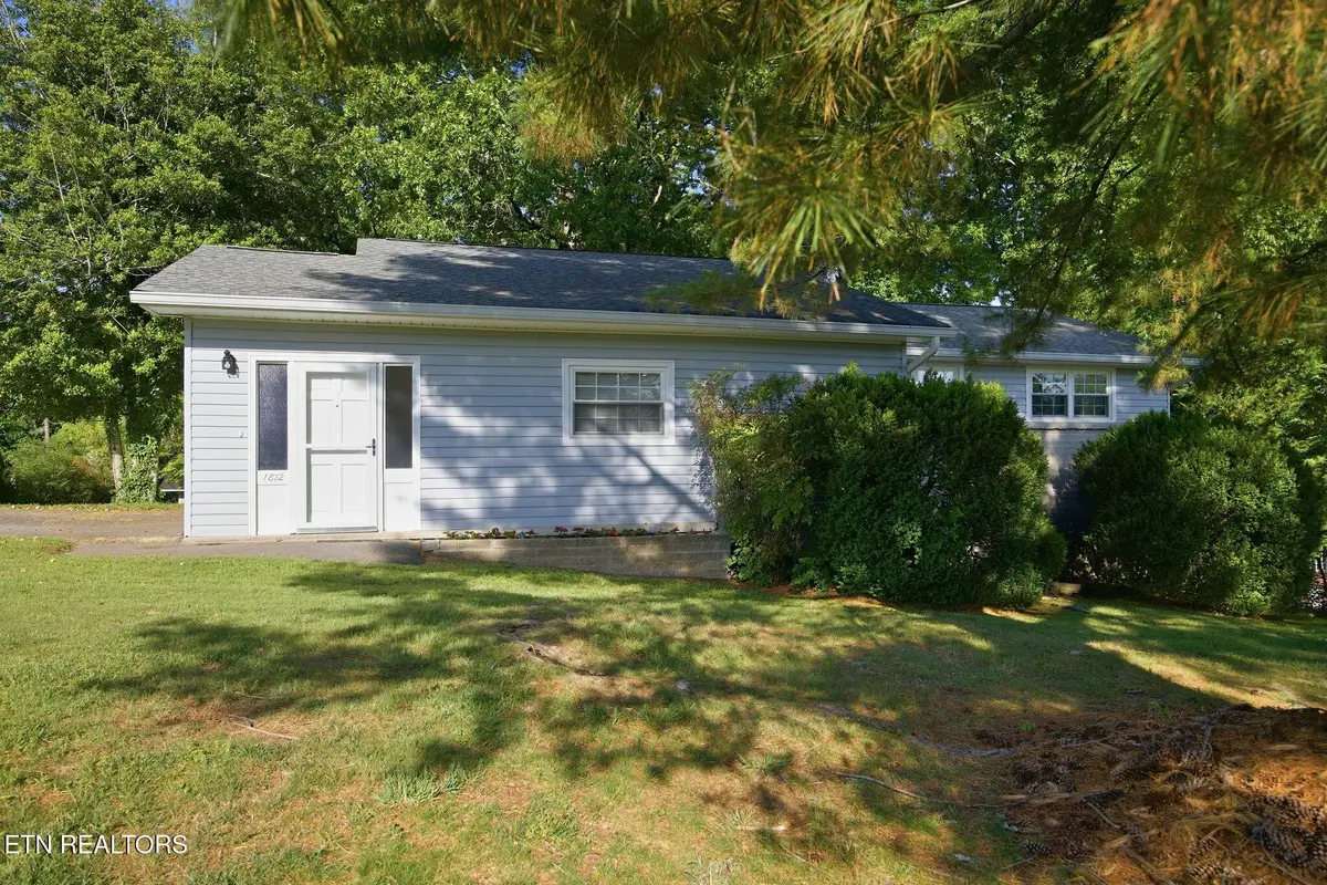 1812 Cherokee St, Athens, TN 37303 - #1