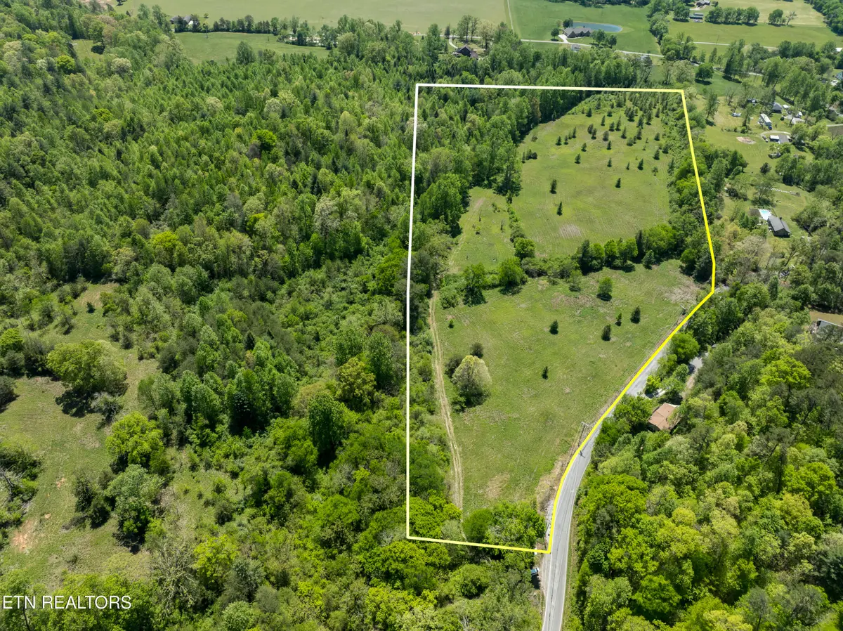 418 E Millers Cove Rd, Walland, TN 37886 - #1