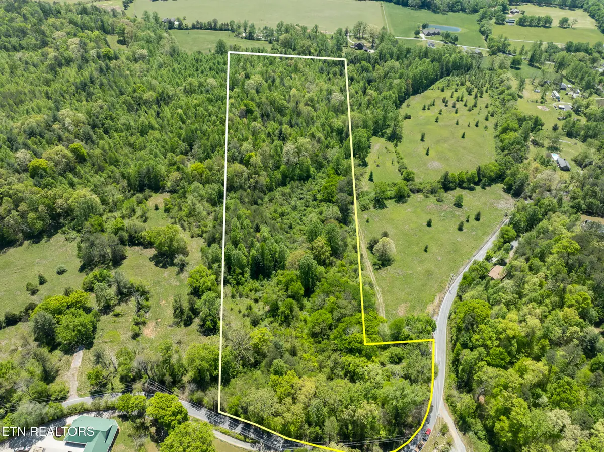 444 E Millers Cove Rd, Walland, TN 37886 - #1