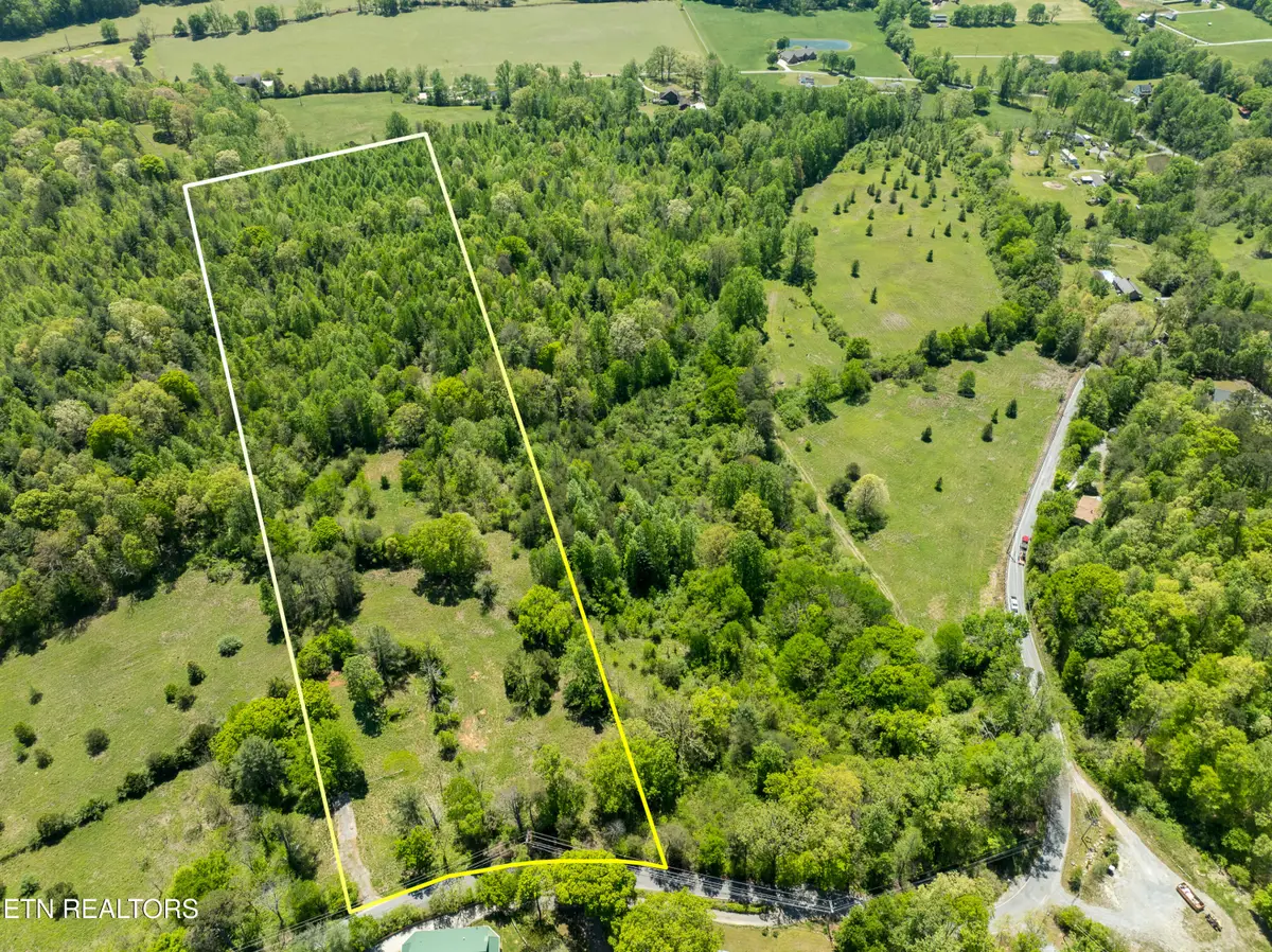 524 E Millers Cove Rd, Walland, TN 37886 - #1