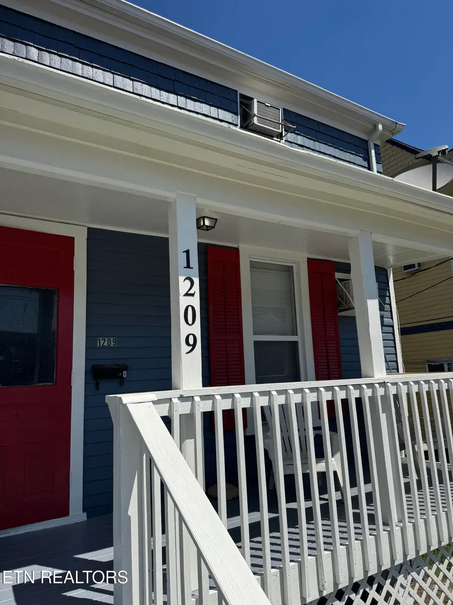 1209 W Clinch Ave, Knoxville, TN 37916 - #2