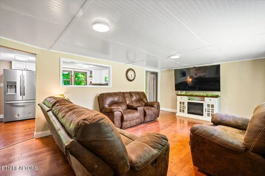 905 Pinecrest Rd, Jacksboro, TN 37757 - #2