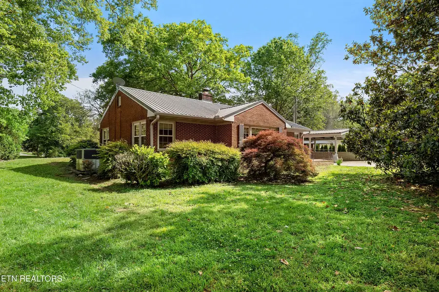 610 S Charles G Seivers Blvd, Clinton, TN 37716 - #2