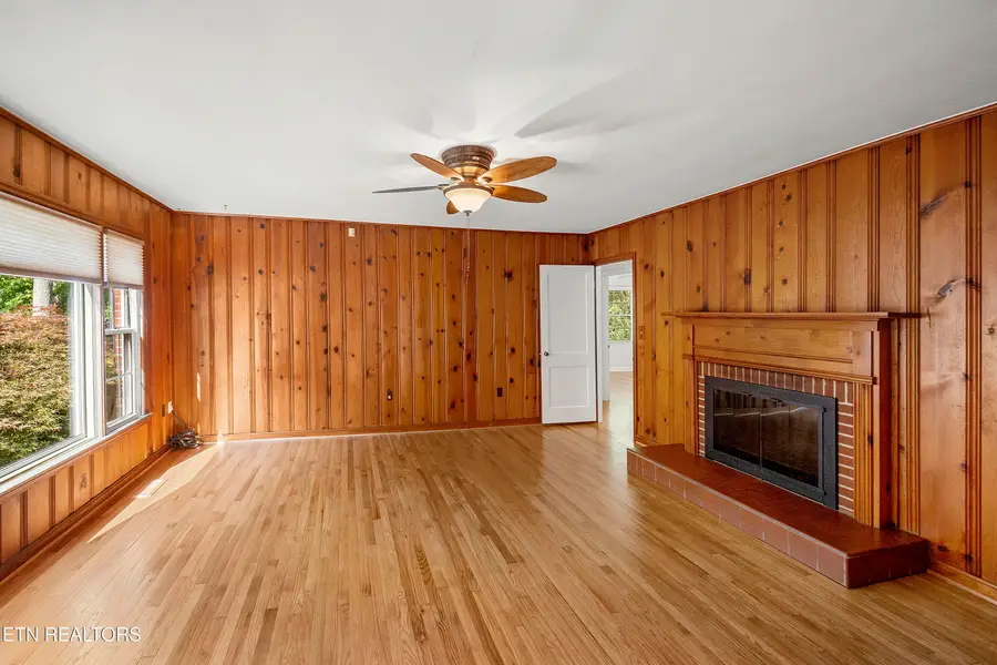 610 S Charles G Seivers Blvd, Clinton, TN 37716 - #3