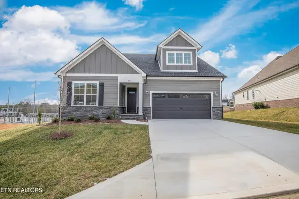 195 Trillium Tr, Lenoir City, TN 37771