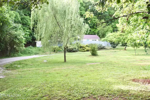 4111 Wrights Ferry Rd, Louisville, TN 37777
